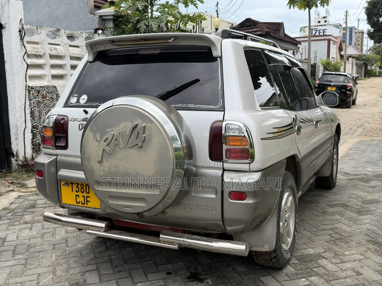 Toyota RAV4 Automatic 2000 White