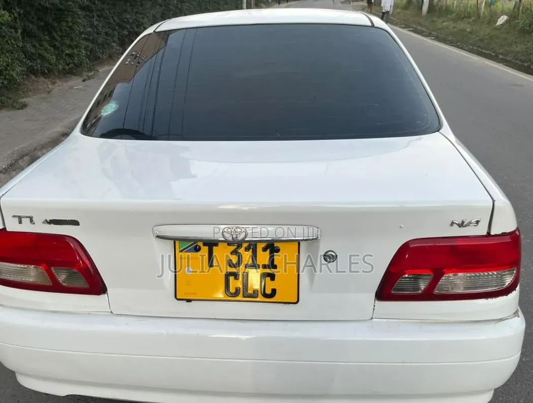 Toyota Carina 2001 White