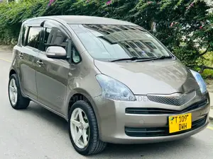 Toyota Ractis 2009 Gray