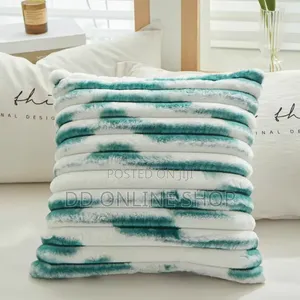 Nvzi Faux Fur Throw Pillow ( Mito Ya Foronya Za Mistari )