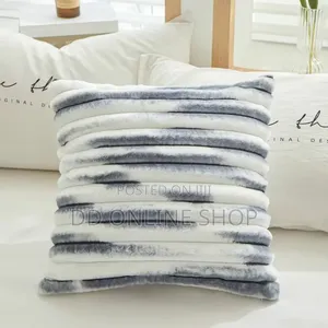 Nvzi Faux Fur Throw Pillow ( Mito Ya Foronya Za Mistari )
