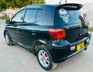Toyota Vitz 2002 Black