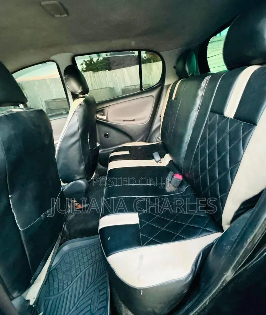 Toyota Vitz 2002 Black