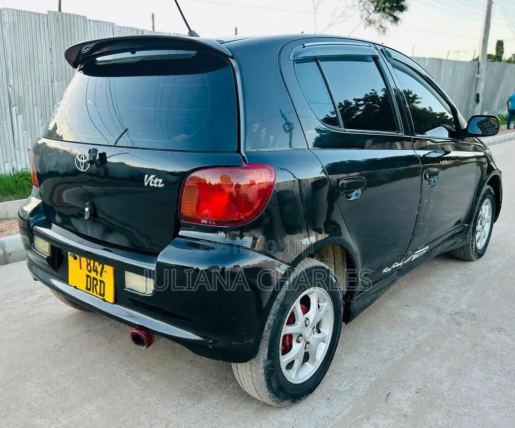 Toyota Vitz 2002 Black