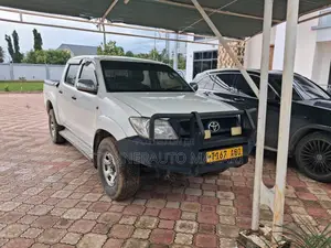 Toyota Hilux 2006 White