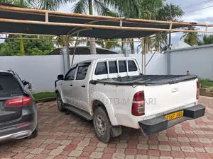 Toyota Hilux 2006 White