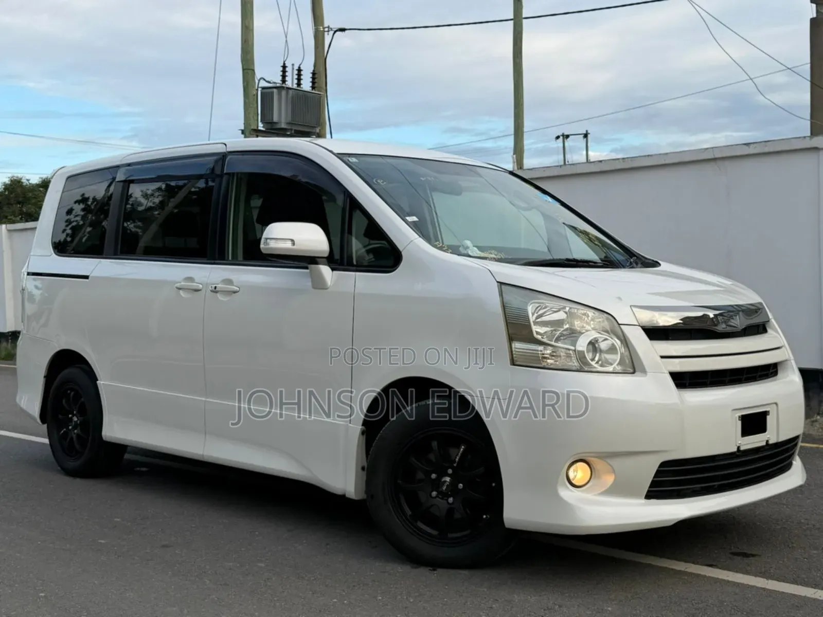 Toyota Noah 2009 White