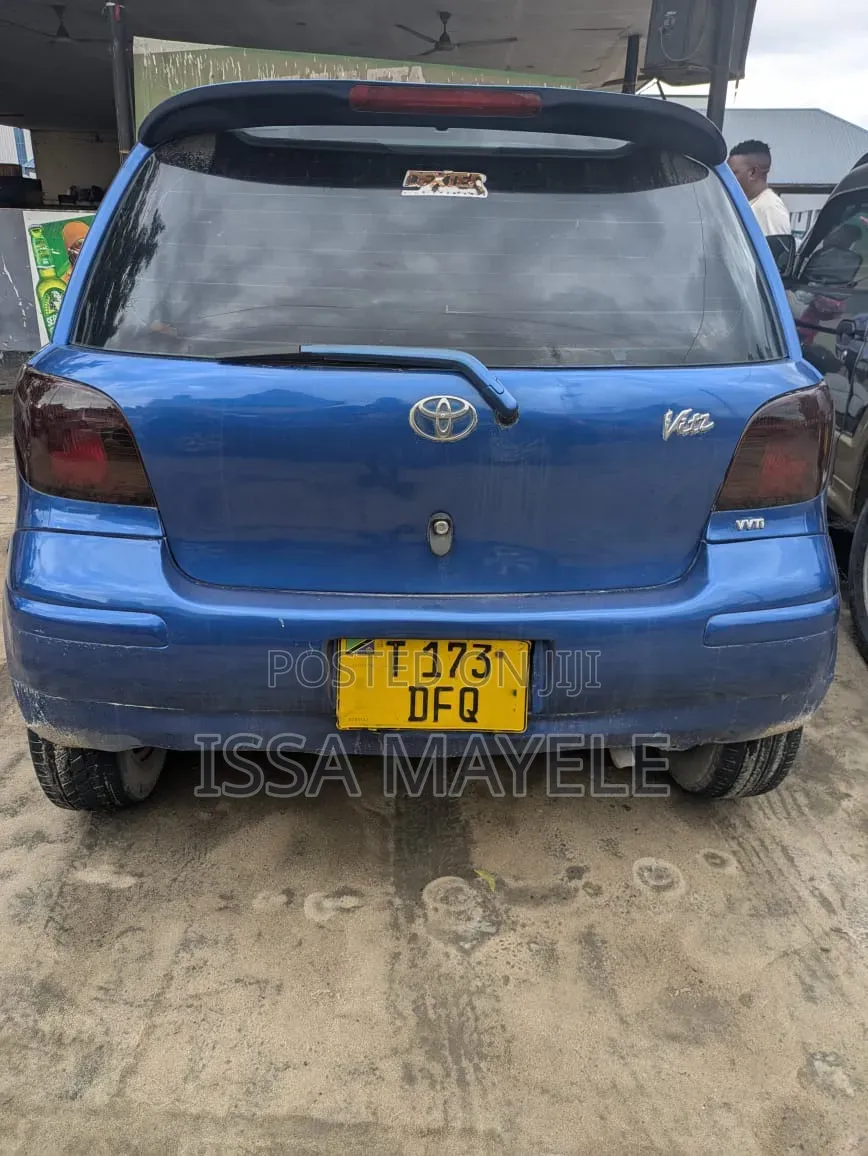 Toyota Vitz 2005 Blue