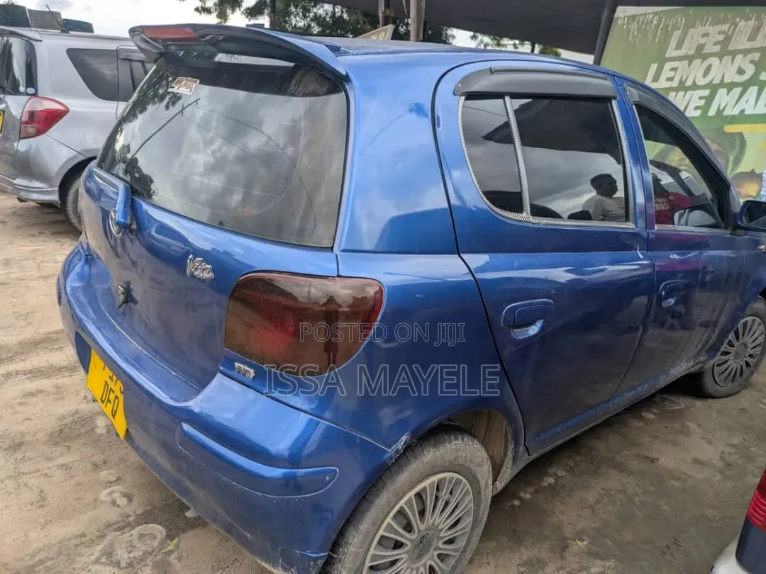 Toyota Vitz 2005 Blue