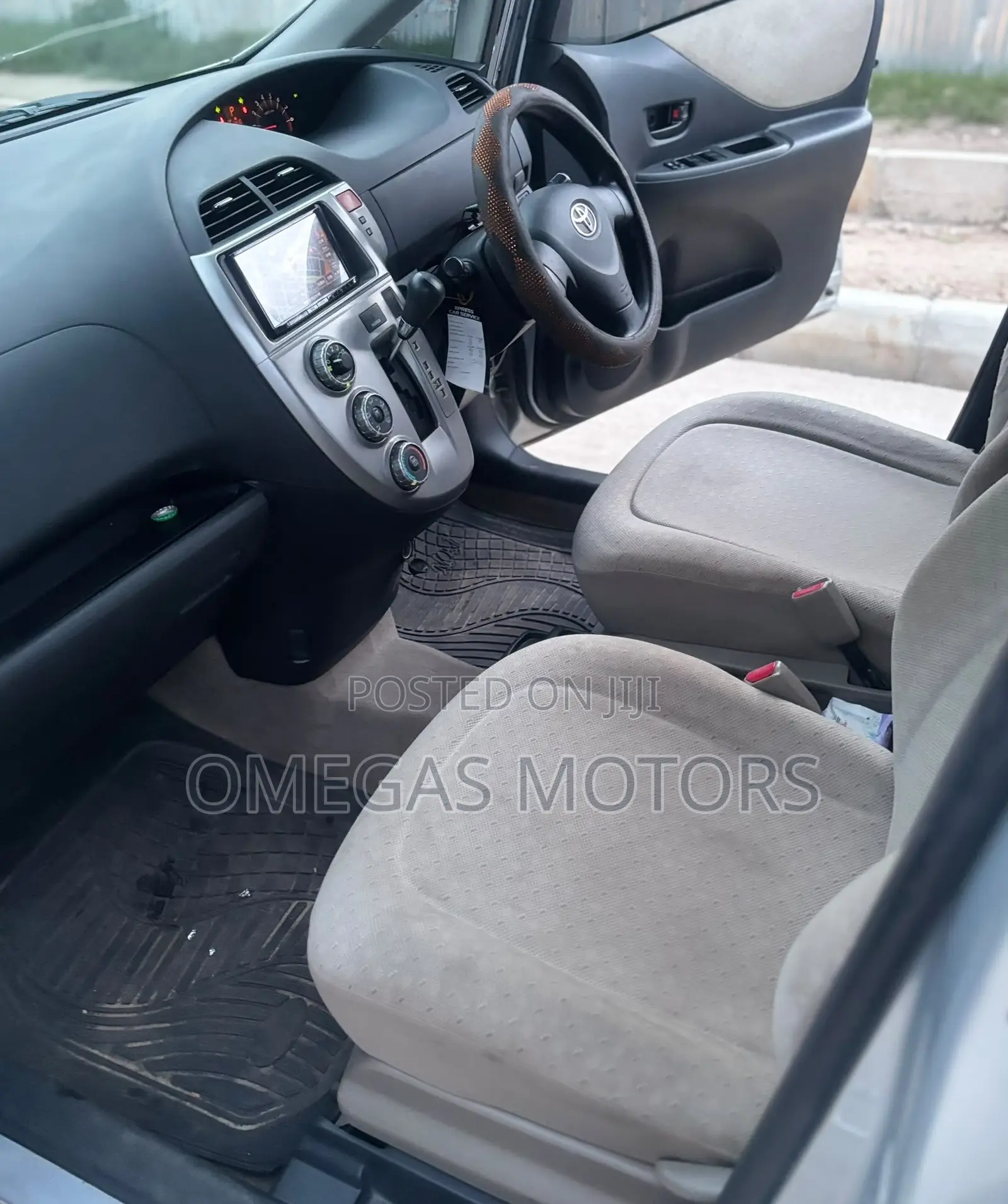 Toyota Ractis 1.3 FWD 2005 Silver