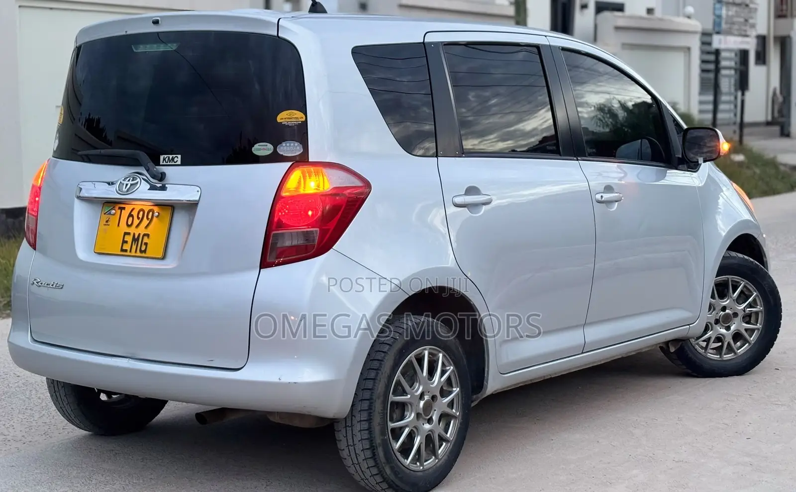 Toyota Ractis 1.3 FWD 2005 Silver