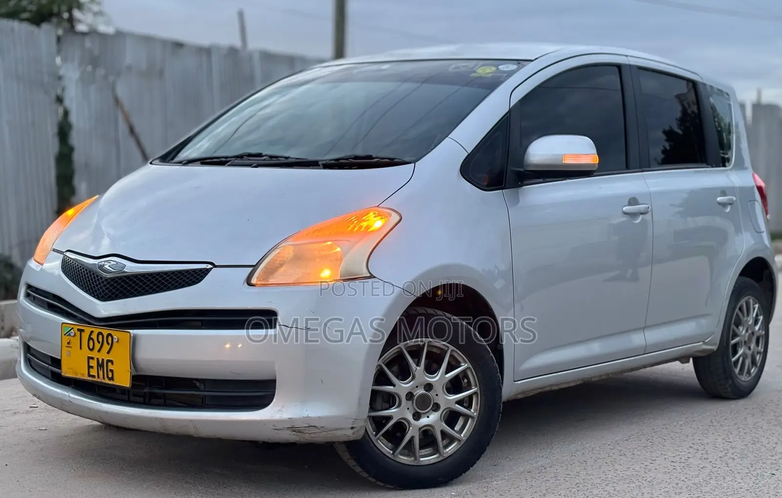 Toyota Ractis 1.3 FWD 2005 Silver