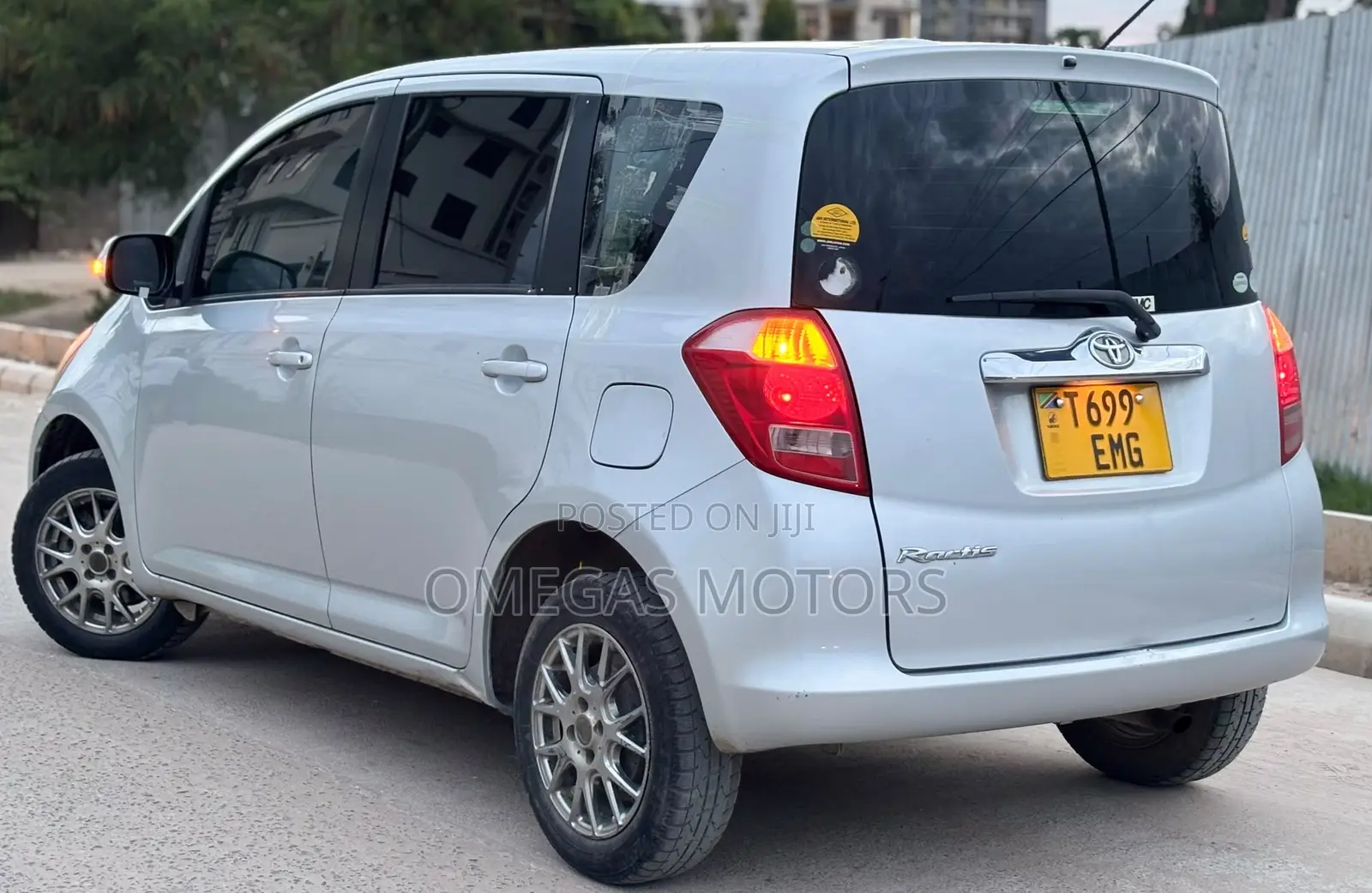 Toyota Ractis 1.3 FWD 2005 Silver