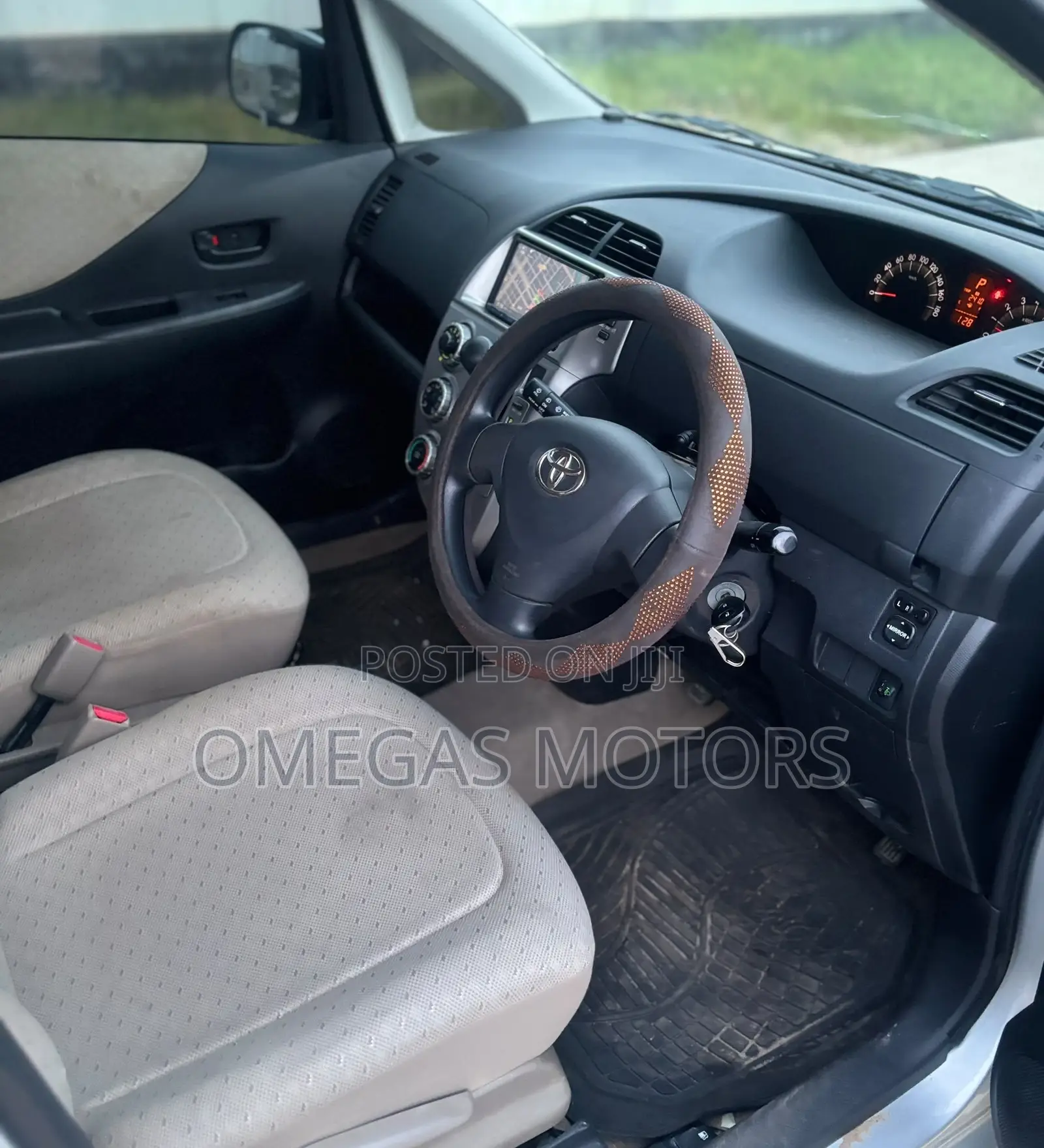 Toyota Ractis 1.3 FWD 2005 Silver