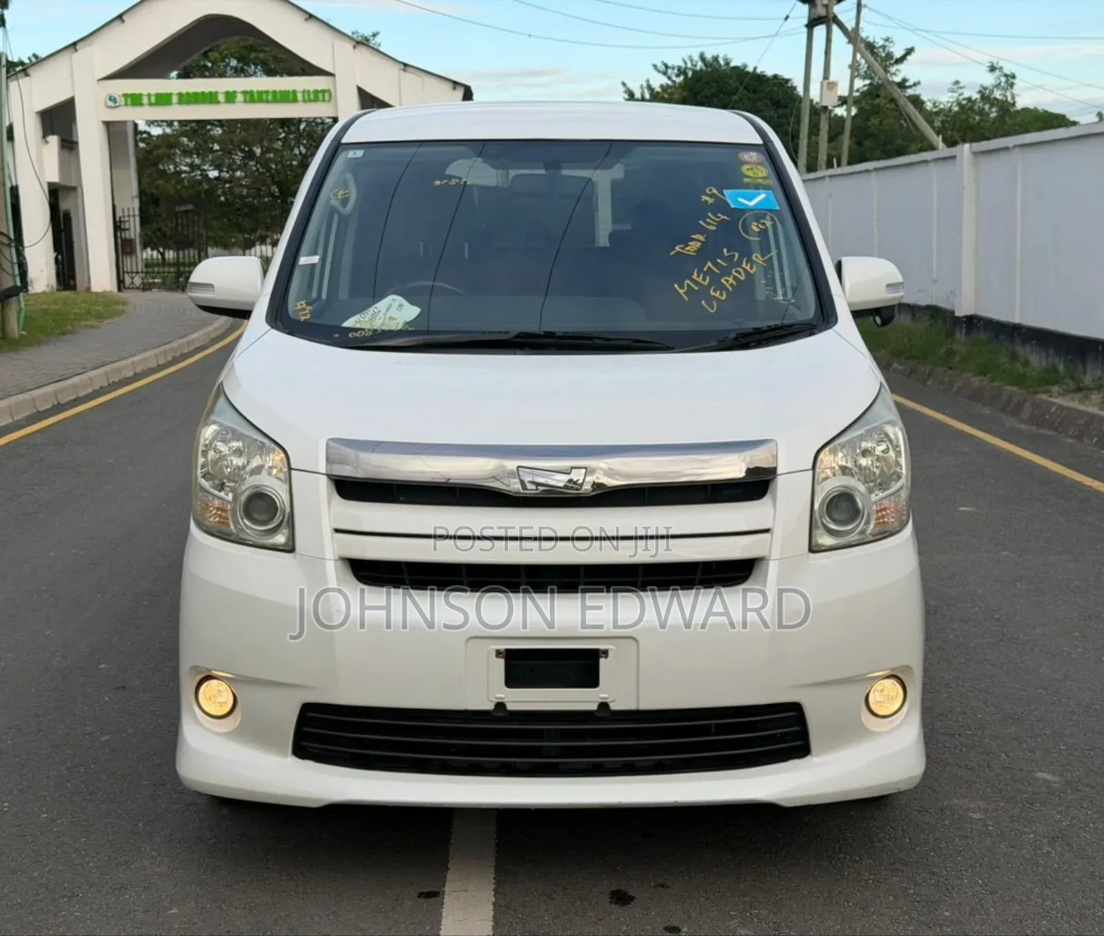 Toyota Noah 2009 White
