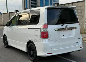 Toyota Noah 2009 White