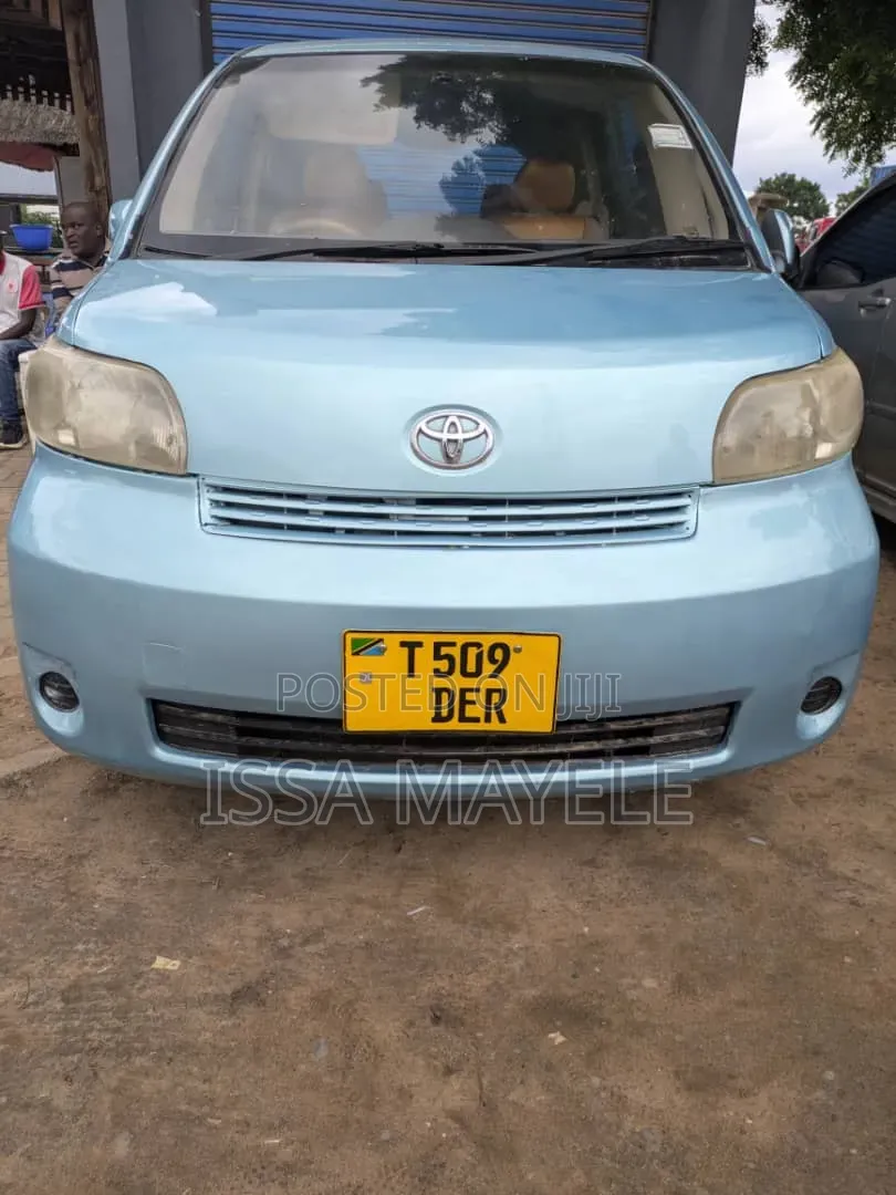 Toyota Porte 2005 Blue