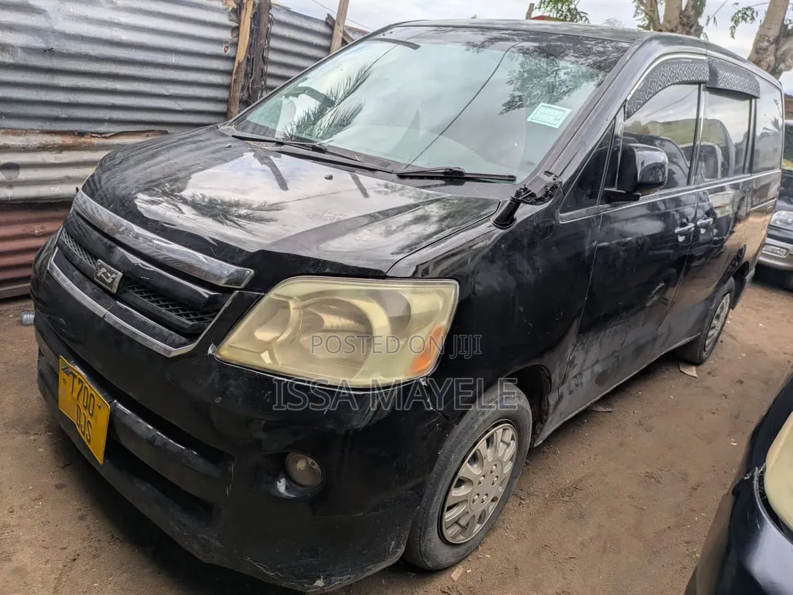 Toyota Noah 2005 Black