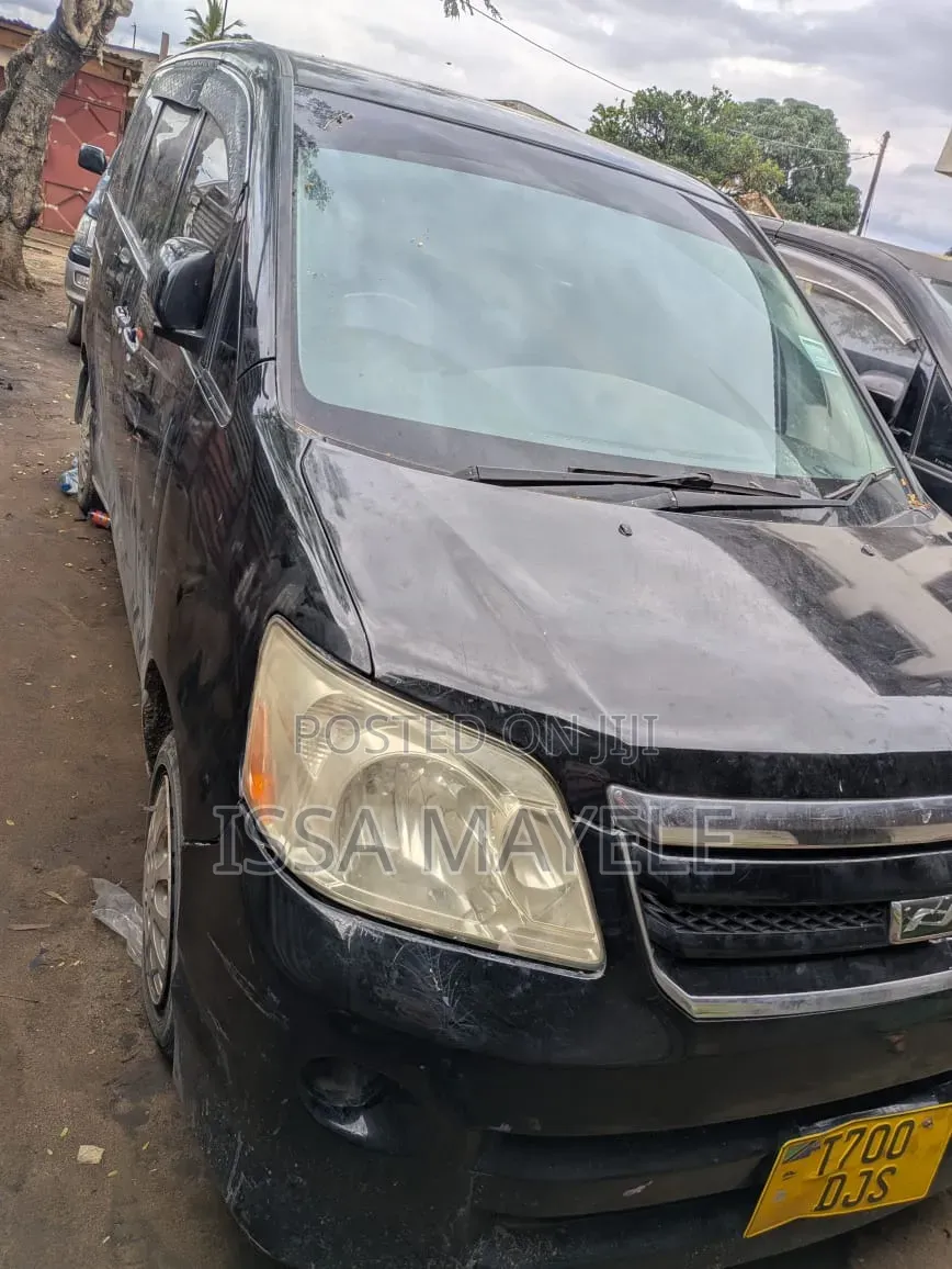 Toyota Noah 2005 Black
