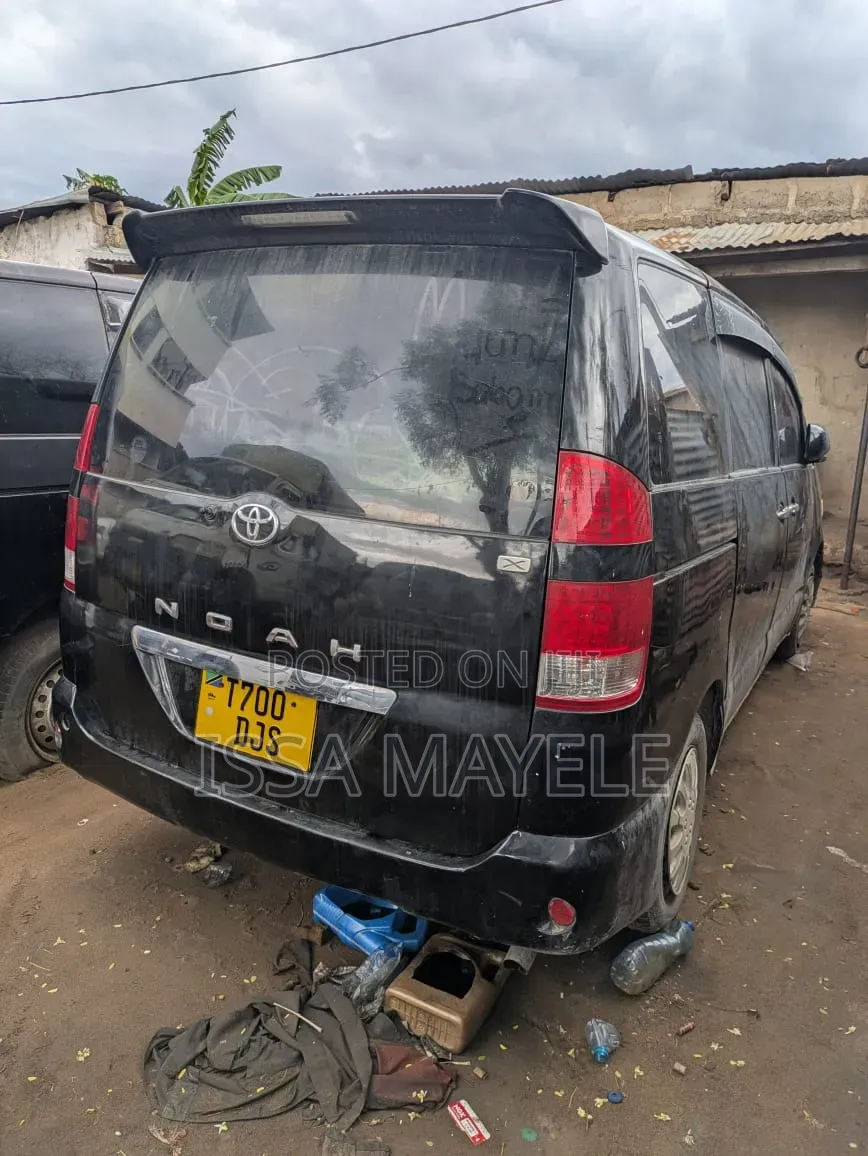 Toyota Noah 2005 Black