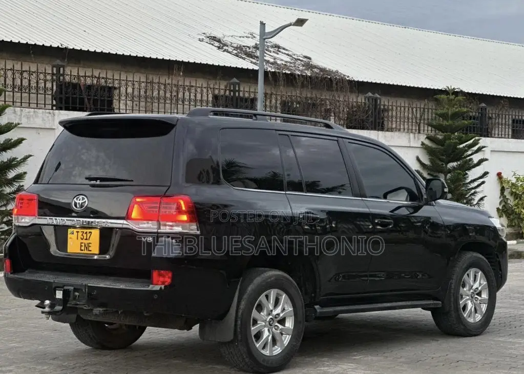 Toyota Land Cruiser 2022 Black