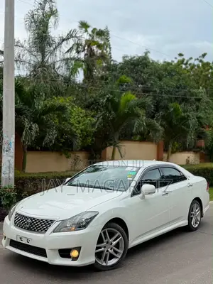 Toyota Crown 2010 White