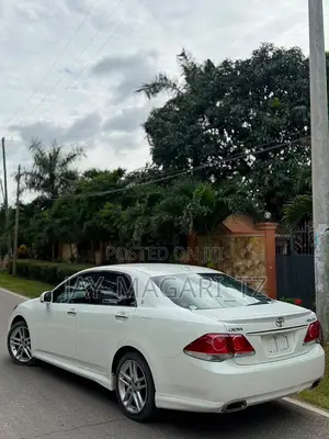 Toyota Crown 2010 White