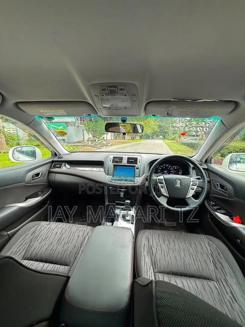 Toyota Crown 2010 White