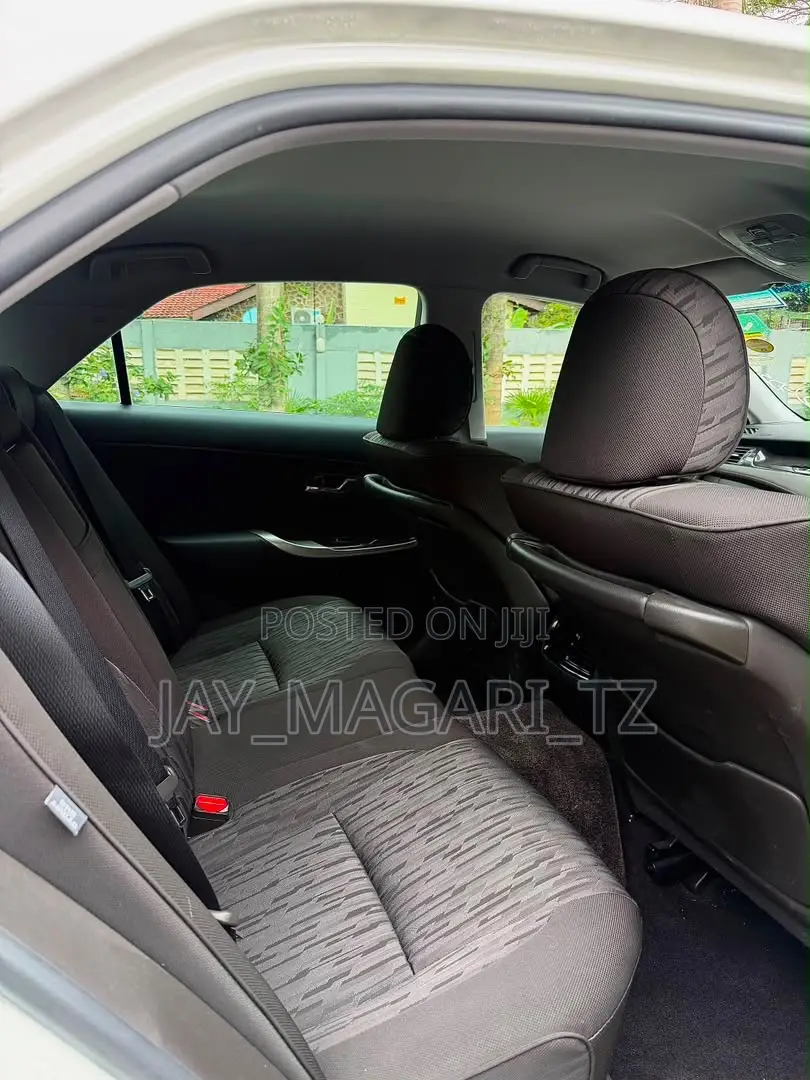 Toyota Crown 2010 White
