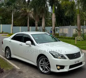Toyota Crown 2010 Pearl