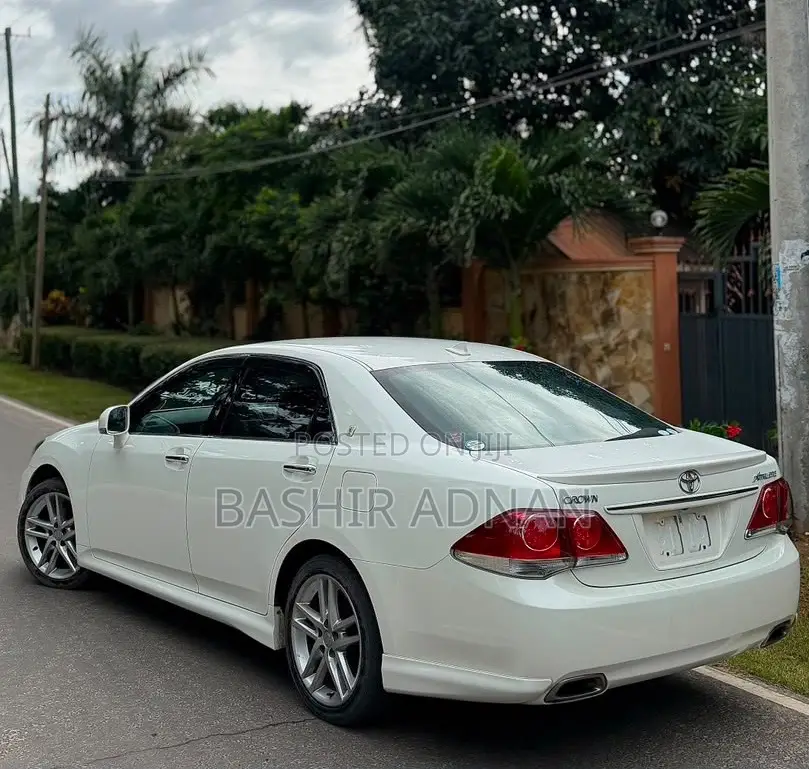 Toyota Crown 2010 Pearl