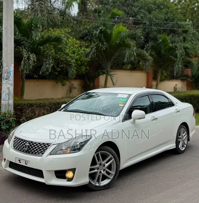 Toyota Crown 2010 Pearl