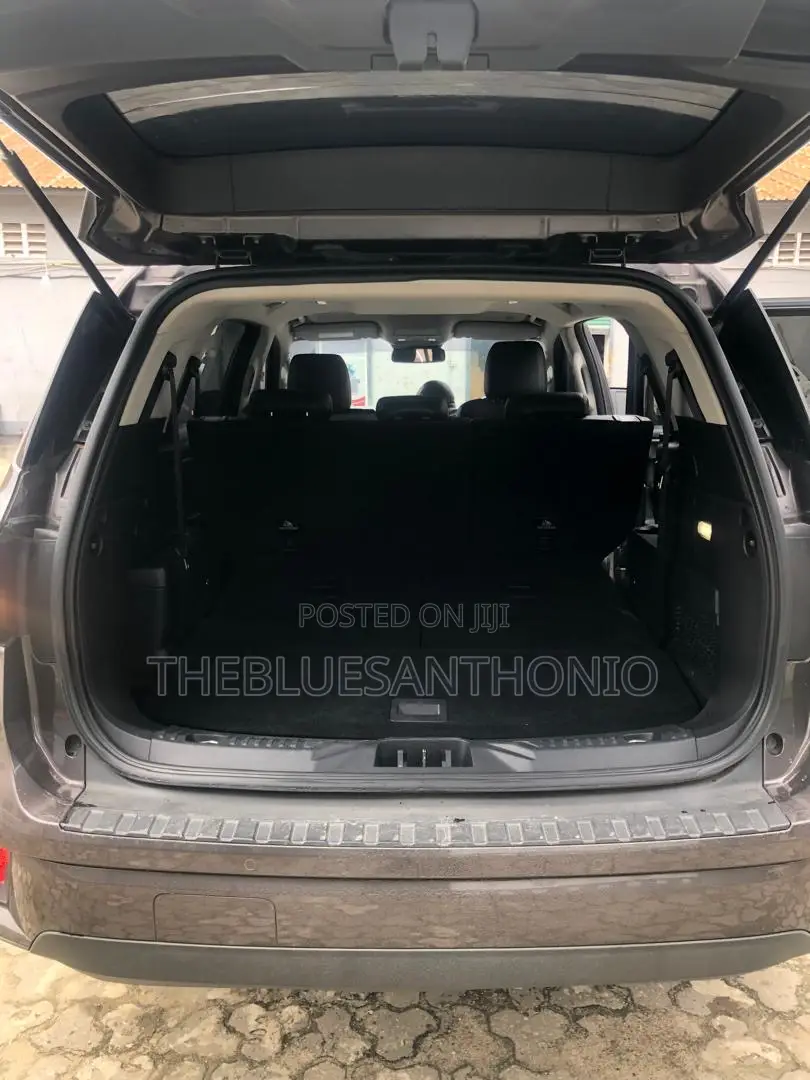 Ford Everest 2023 Gray