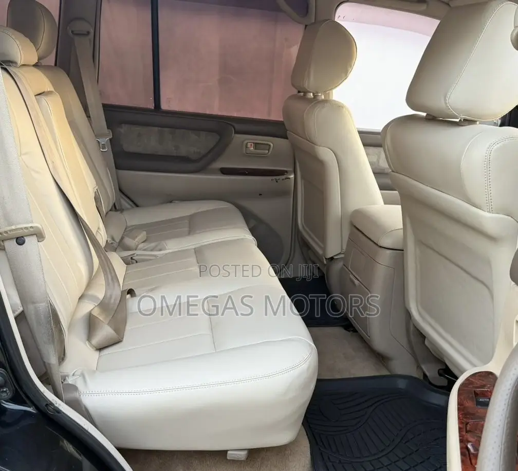 Toyota Land Cruiser 2000 Black