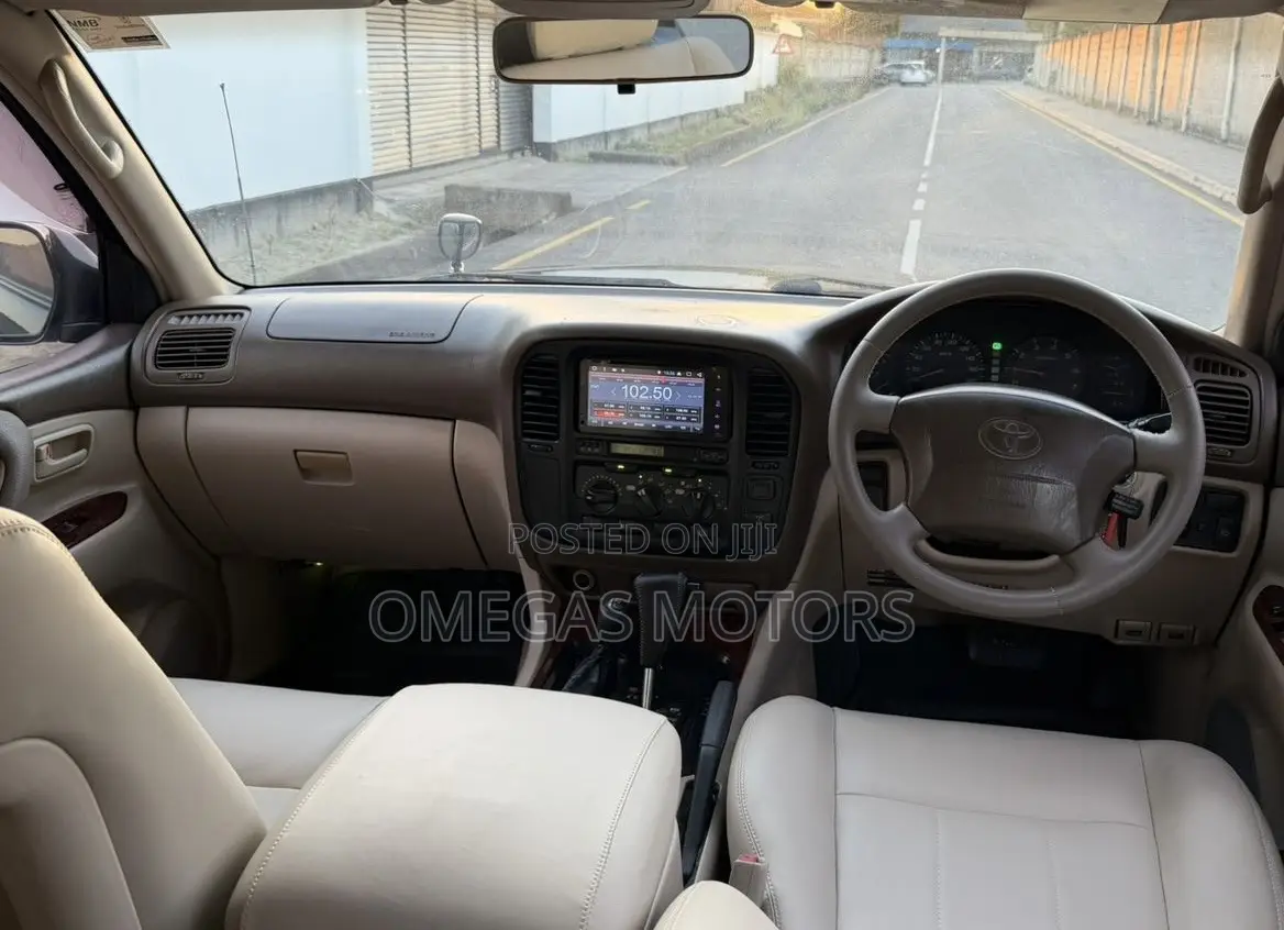 Toyota Land Cruiser 2000 Black
