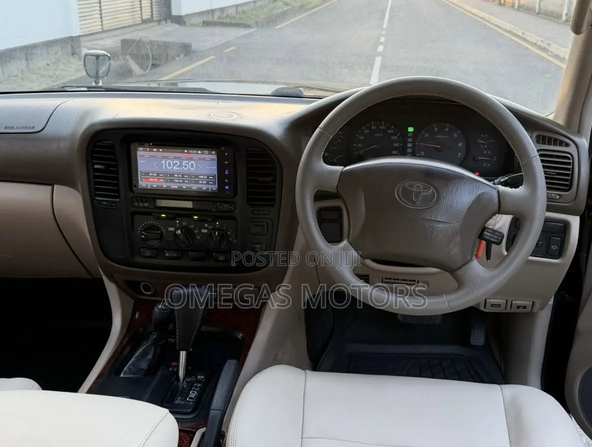 Toyota Land Cruiser 2000 Black