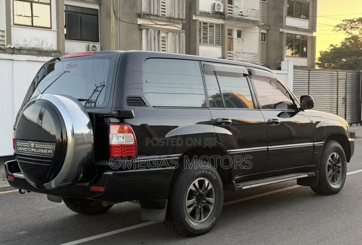Toyota Land Cruiser 2000 Black