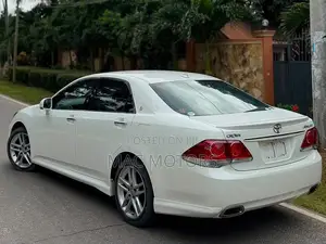 Toyota Crown 2010 White