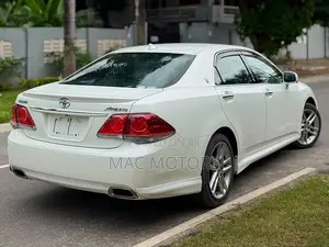 Toyota Crown 2010 White