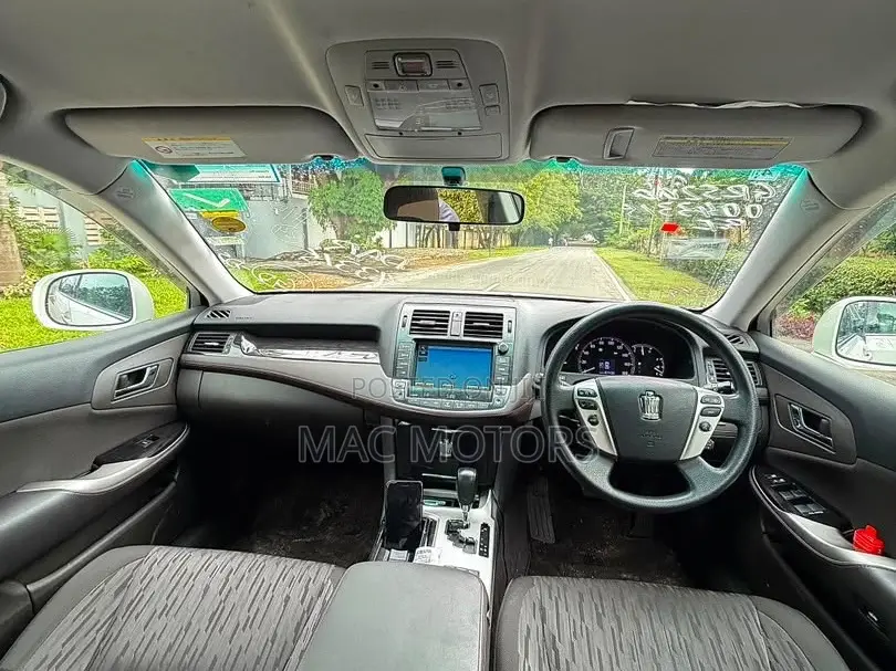 Toyota Crown 2010 White