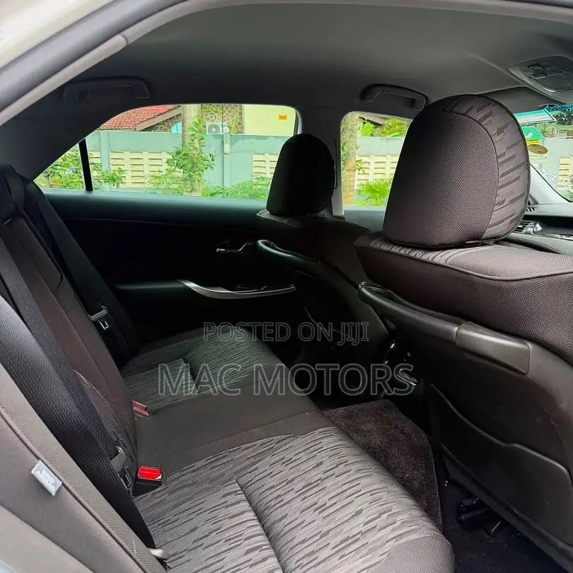 Toyota Crown 2010 White