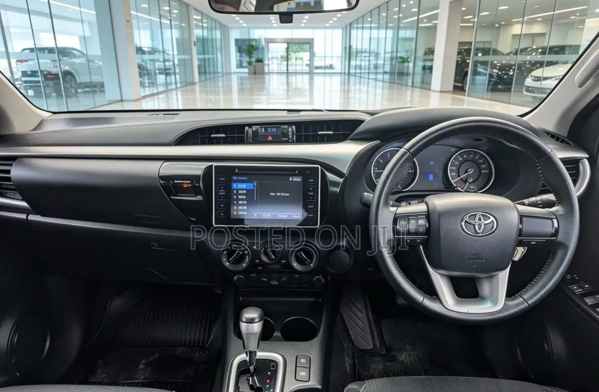 Toyota Hilux 2021 Maroon