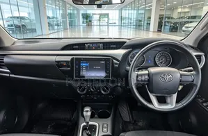 Toyota Hilux 2021 Maroon