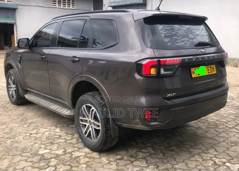 Ford Everest 2023 Gray