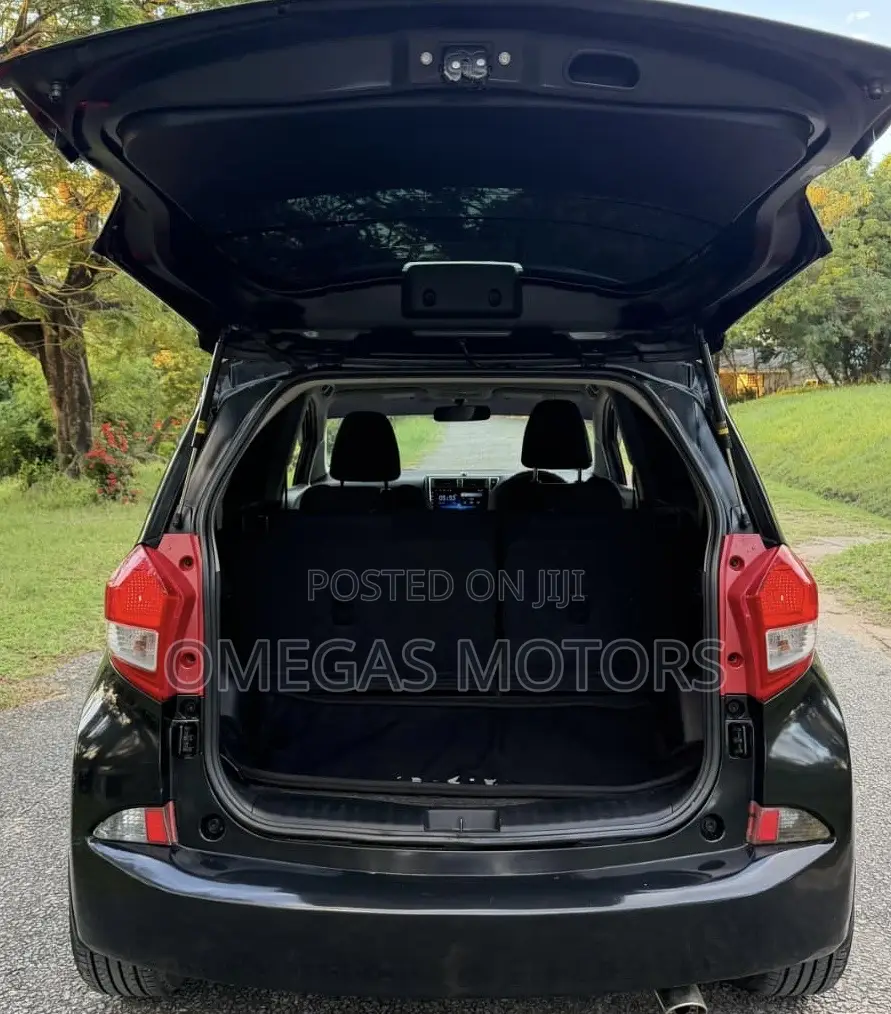 Toyota Ractis 1.5 AWD 2012 Black