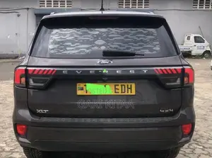 Ford Everest 2023 Black