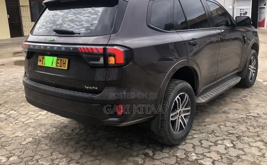 Ford Everest 2023 Black