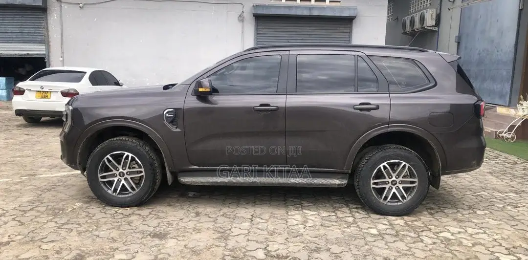 Ford Everest 2023 Black
