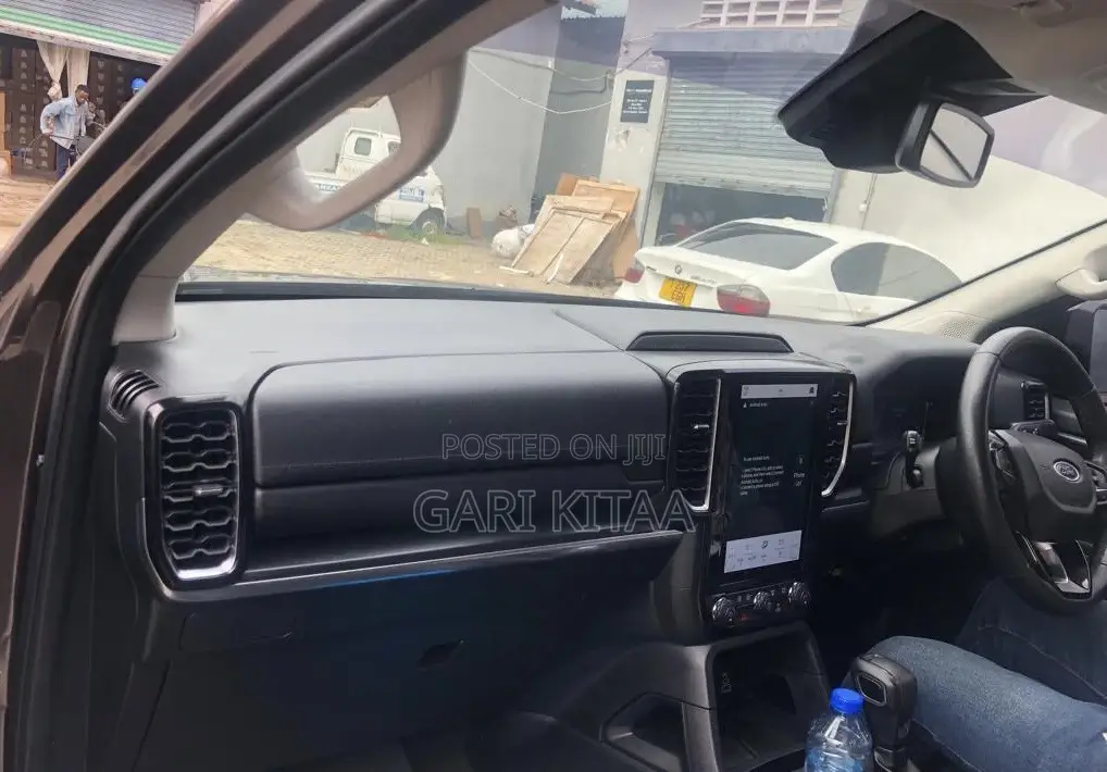 Ford Everest 2023 Black
