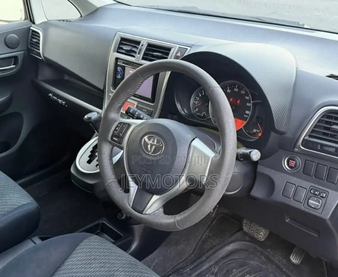 Toyota Ractis 2012 Black